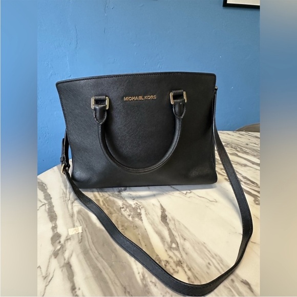 Michael Kors Women’s Selma Saffiano Leather Medium Satchel - Picture 1 of 16